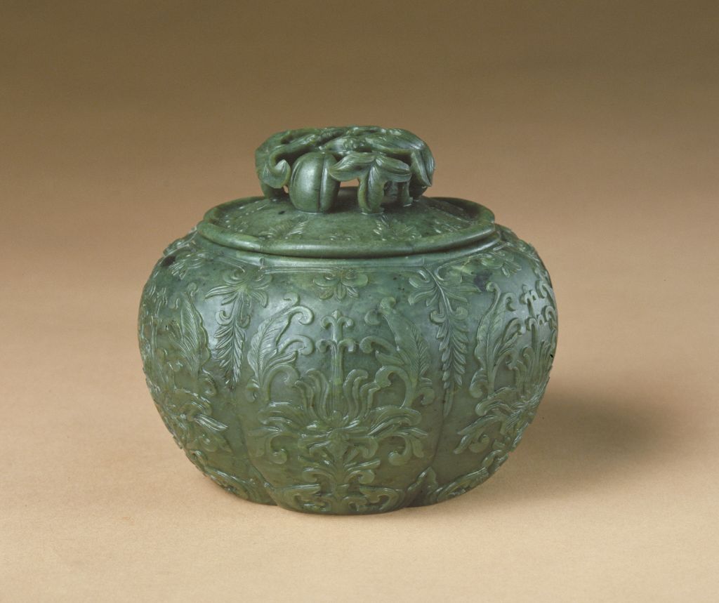 碧玉莲花纹瓜棱式罐